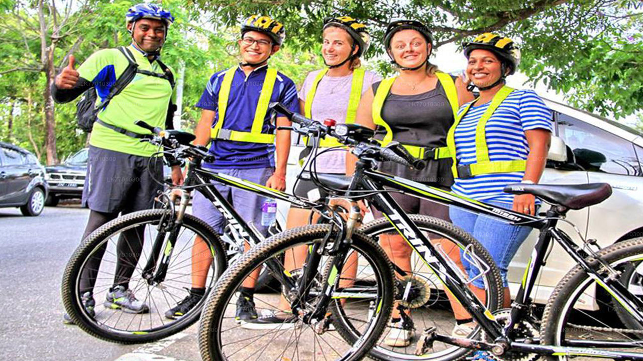 City Highlights Cycle Tour of Colombo